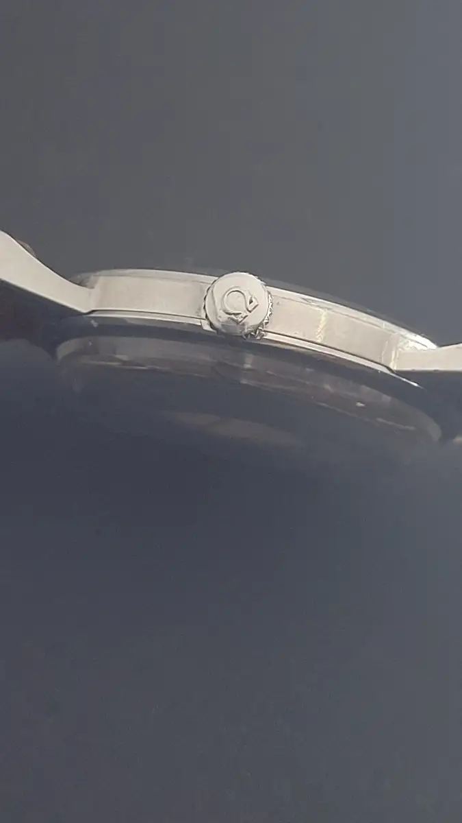 Omega à remontage manuel de 1959
